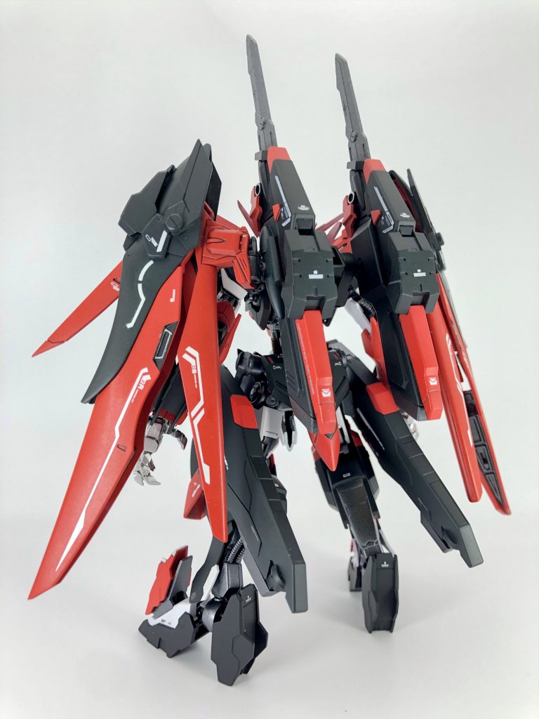 ガンダムマルコシアスをベースに更なる重装甲化、および特殊装備を多数付与した極地短期決戦仕様作品としては以前製作したライトニングZ改造機《ブレイズガンダム Fb》の後継機にあたります機体特色が過多となったため以下長文が続きますが暫しお付き合いいただければ幸いです