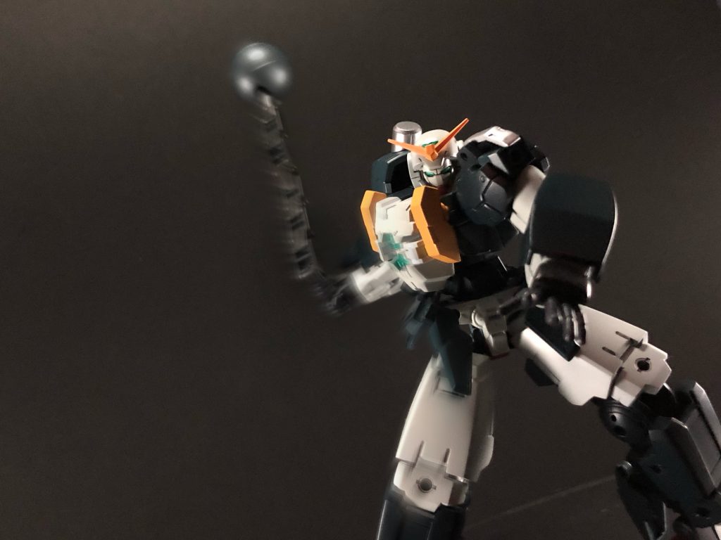 ハンマーを上げ必殺のグラヴィティボルケーノの構え!!!鉄球を回転させることにより大渦が巻き起こります!!!