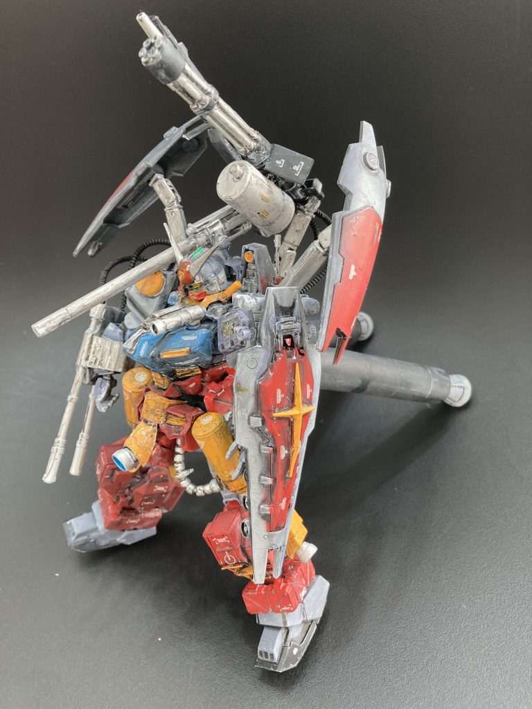 Zガンダムをイメージして飛び出た胸部はヘイズル改機のバックパックを使ってます\(//∇//)