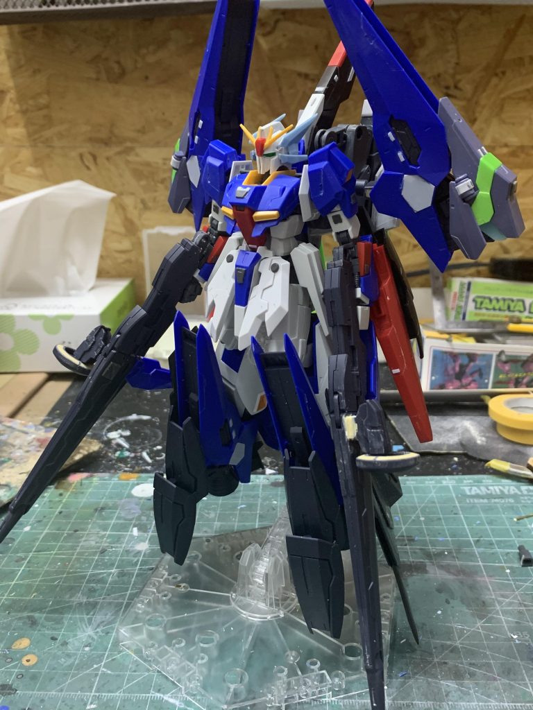 サフ前。あちこちにプラ板やスジボリでディテールアップしました。