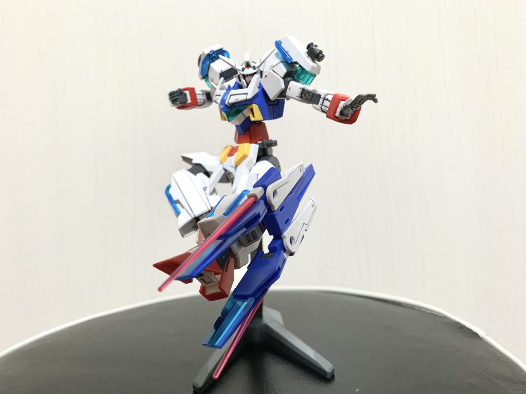 背部装甲とCファンネルを合体させることで腕部、脚部に装填できるシグマシスブースターが完成する。