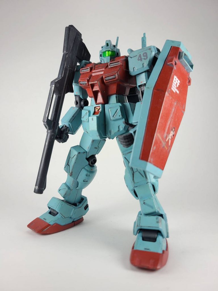 塗料　GSIクレオス水性ホビーカラー・本体等:ホワイト90％＋インディブルー5%＋デイトナグリーン5%・胸部等:モンザレッド100%・武器等:ジャーマングレー/ドゥンケルグラウ100%・他:グレー(ねずみ色)100%ウェザリング等・タミヤウェザリングマスターA・GSIクレオスMr.ウェザリングカラーマルチグレー・GSIクレオスガンダムマーカーメタリックブラック・GSIクレオスガンダムマーカーシャインシルバーデカール・HGUC陸戦型ガンダム地上戦セット付属デカール・モデルカステンノーズアートクイーンデカールvol.3・ガンダムデカールDX02