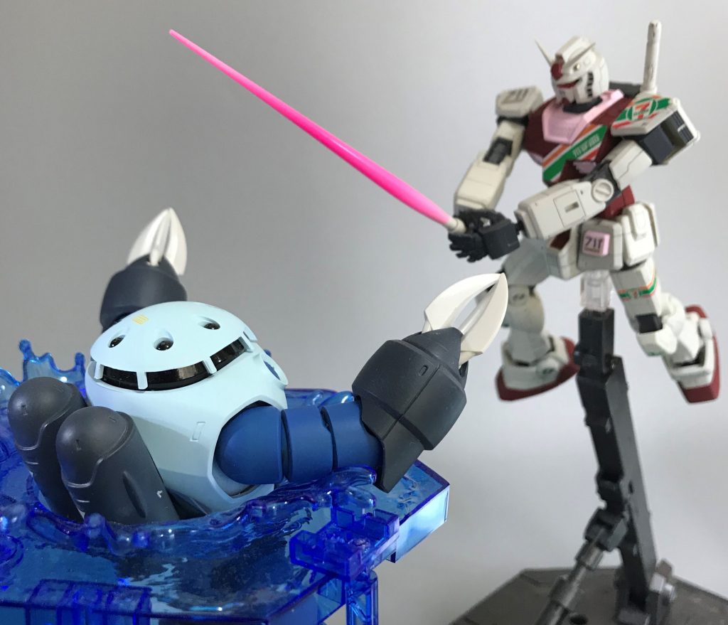 ガンダムは色違いです。