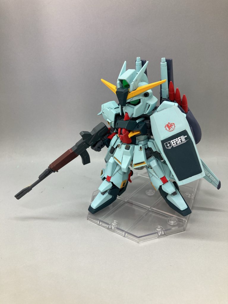 ライフル、シールド装備。アムロデカール貼るの生まれてはじめてかもしれません。