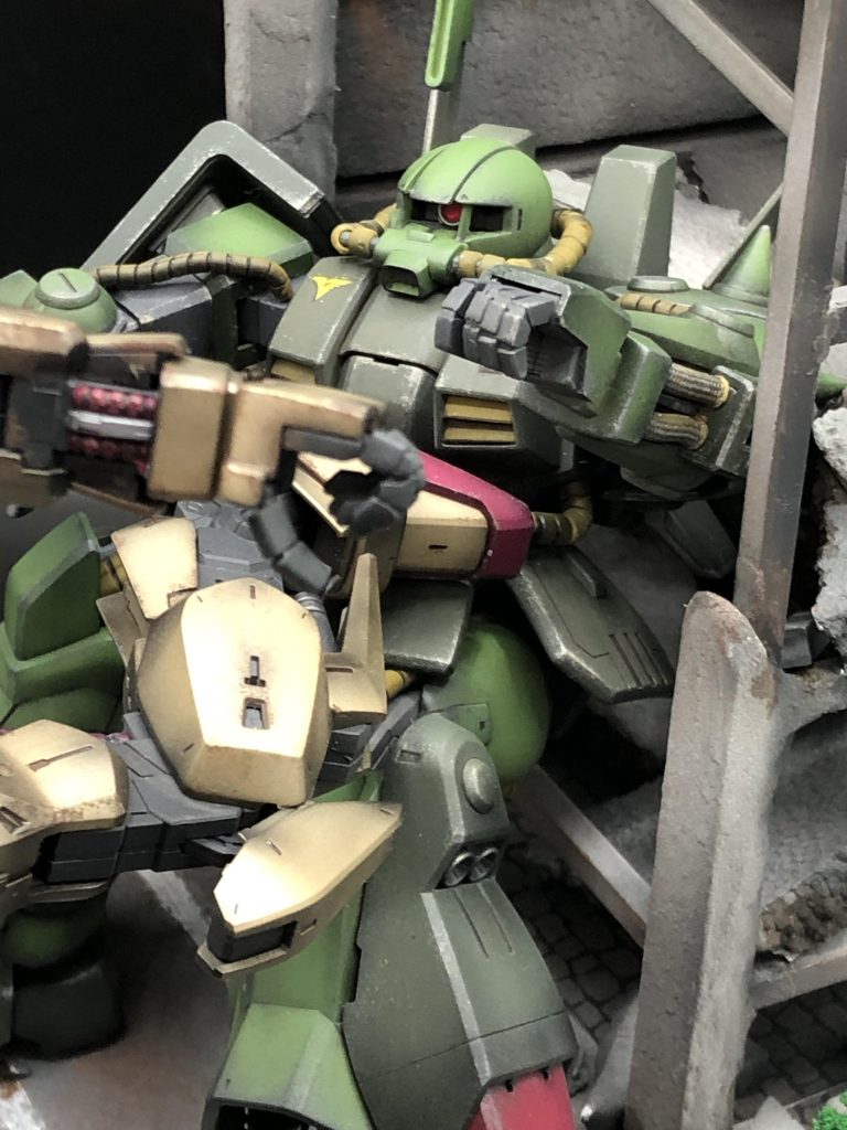 ハイザック単体です。こちらもシャドー吹きとチッピング仕上げです😊…昔のキットながらどっしりとして良いキットですねぇ☺️