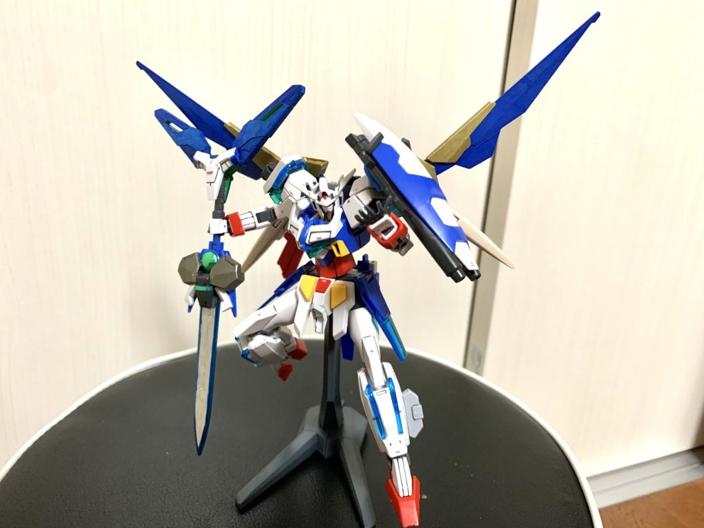 各種パーツを展開したアーサーシルエットがよりヒロイックに変化する。