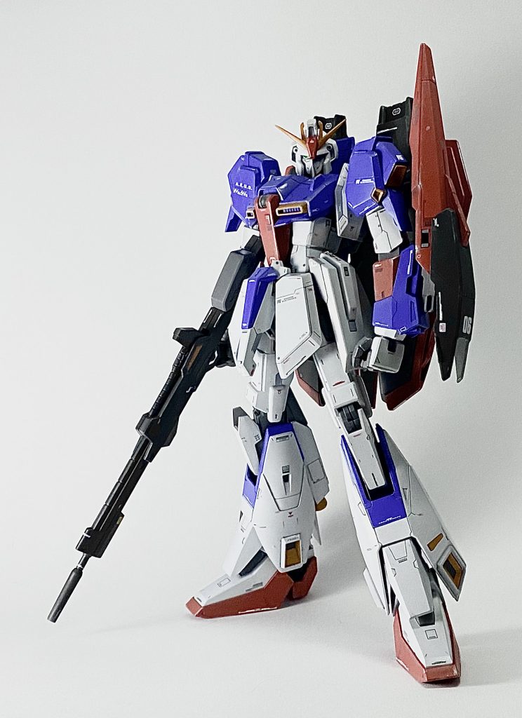 斜め前からのキリッとした印象を狙ってます。