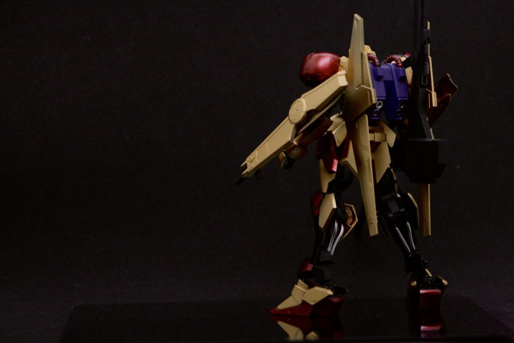 背中から見ると百式要素が強いです