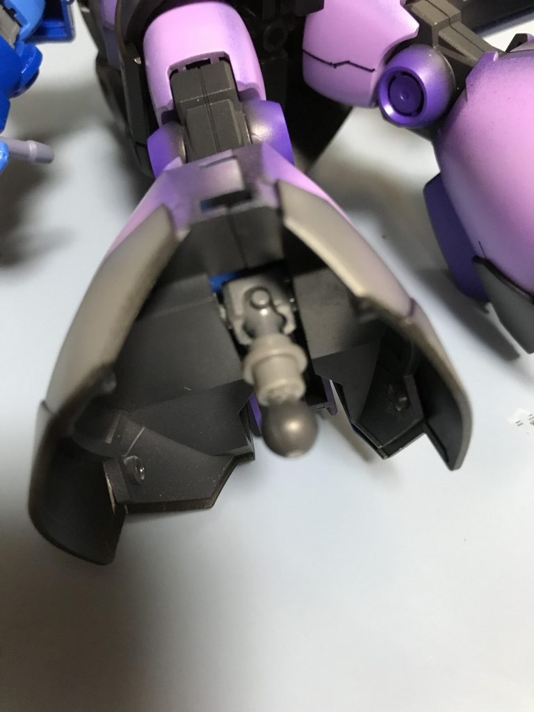 足はドムのパーツに変更R35の足は小さくて爪先も何かドムっぽくない・・・そのままだと付かないのでε=ε=ε=ε=ε=ε=┌(;￣◇￣)┘関節を市販のパーツで新造