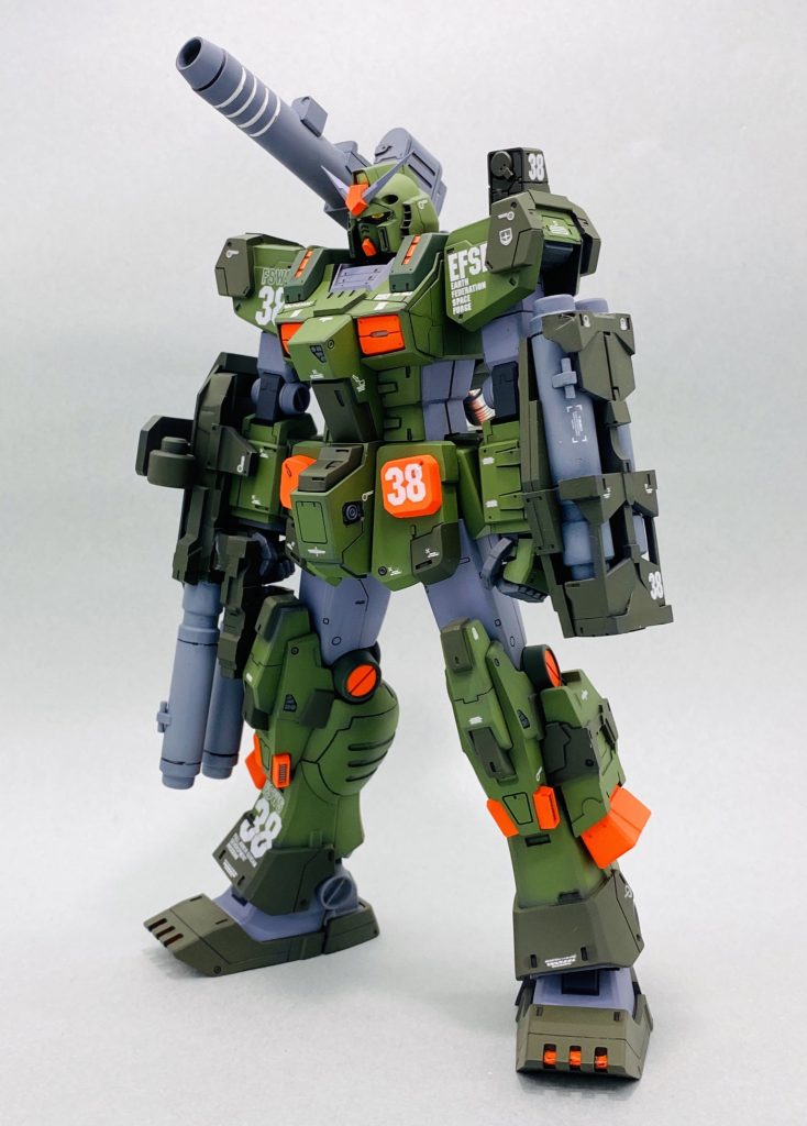 ポーズは固定です。無垢のキャストなのでかなり重量があります。