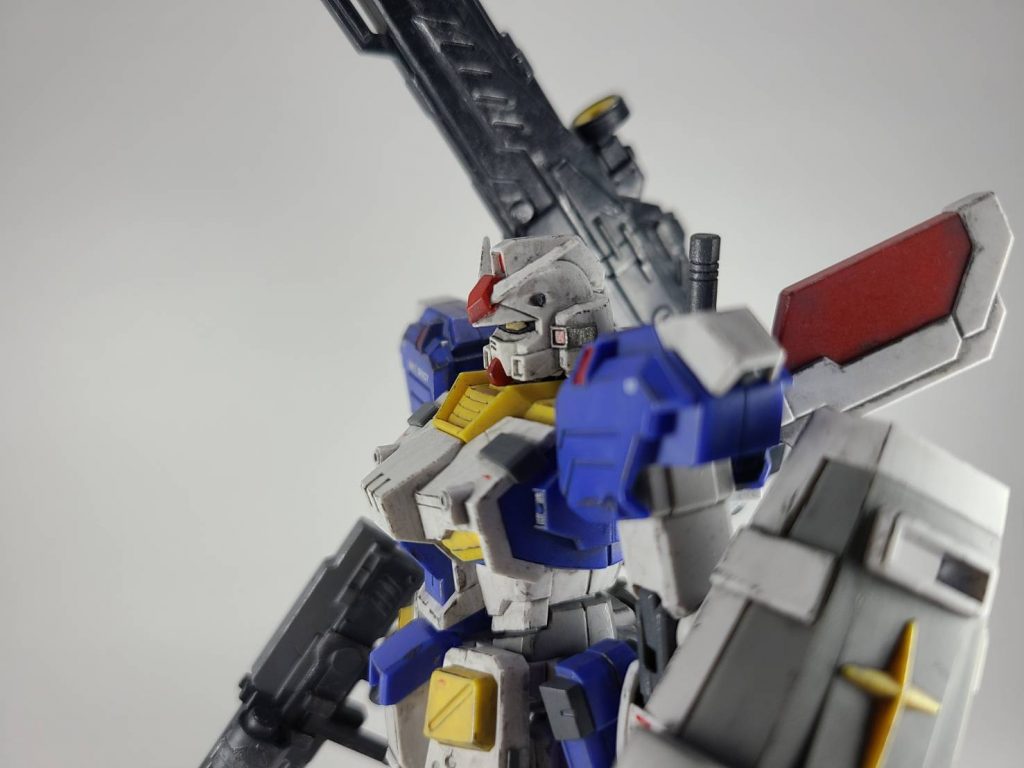 成型色に部分塗装、ウェザリング、デカールを施しています（ビームライフル/背部長距離ビーム・キャノンは筆塗り塗装)