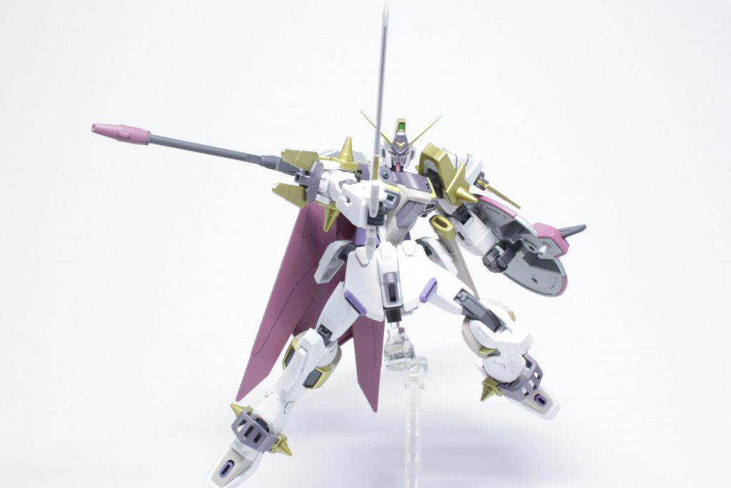 この手のゴールドシルバーが映えるタイプのMSは整形色で損することが多いのでサッと塗ってやるだけでかなり印象変わりますね。