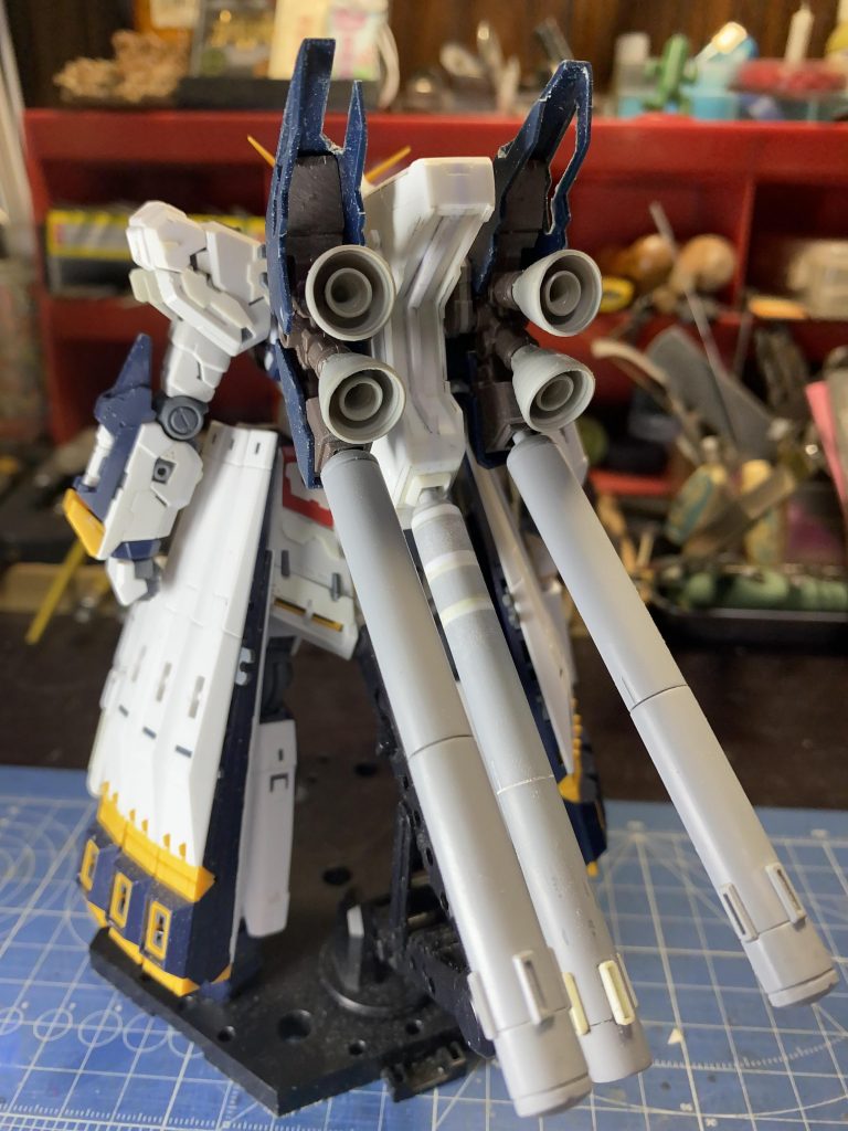 スクラッチしたプロペラントタンクはシナンジュスタインのものを参考にしています。