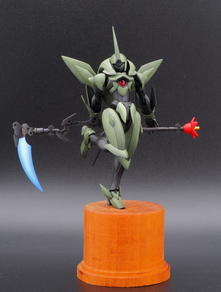 かわいいポーズもとれるよ！普通のモビルスーツとは全く違うデザインラインなので、塗装してて楽しかったです。