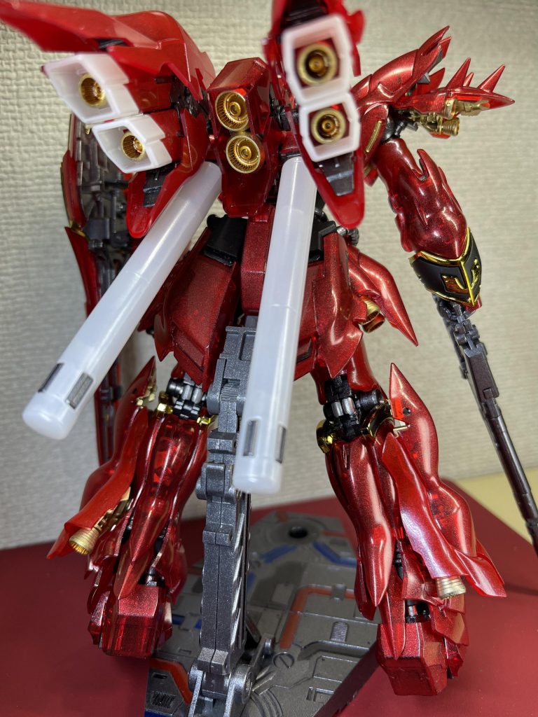 クリヤーホワイトの部品は、パールホワイトを吹いてあります合わせ目を消す技術は、ありませんのでそのままです