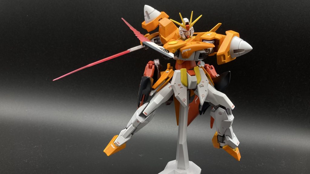 近接武装:フラッシュエッジビームブーメラン2こちらは近接武器のフラッシュエッジ2ですオリジナル同様ブーメランとしての投擲はもちろん、ビームサーベルとしても使用します今回は制作の都合上ソードインパルスのフラッシュエッジを使用していますが、設定としてはフラッシュエッジ2と同等の性能としていますそして、Destinageのウイングは展開することで2つのモードになります