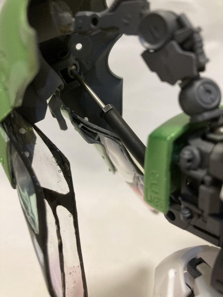 前バインダーの重量は、自作のダンパーで支えています。もちろん可動式ですので、伸縮できます。