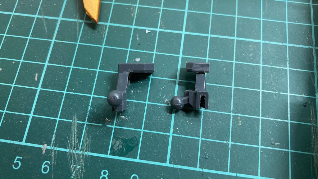 そして、00のドライブのアームを左から右の様に改造してあります