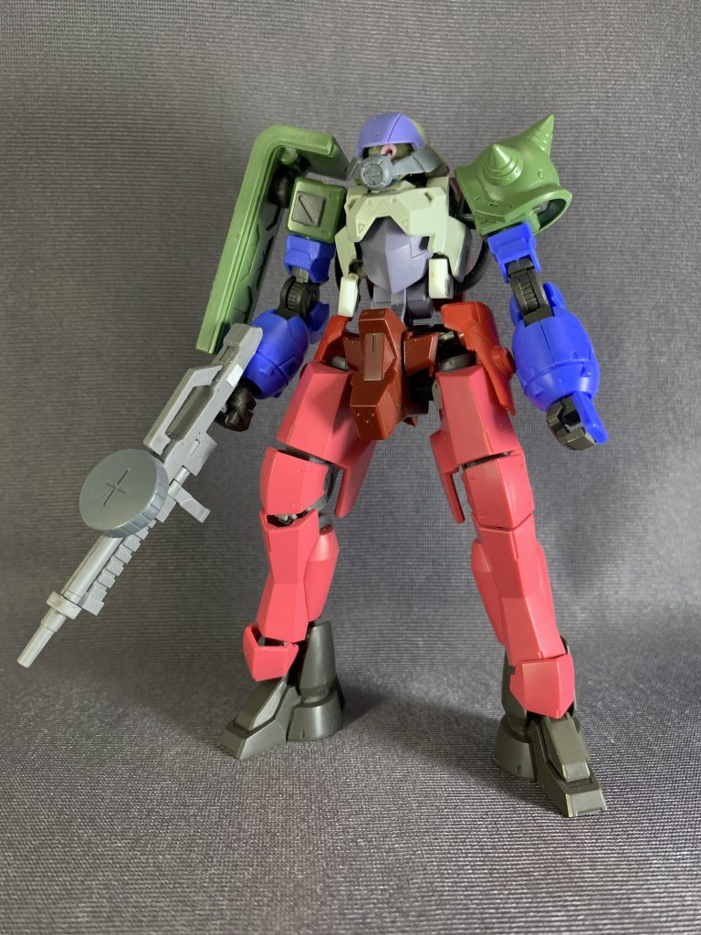 制作工程です。頭部は30MMのポルタノヴァ、胴体は獅電、肩はオリジンザク、腕はガンダムアスタロト、腰部はガンダムアスタロトオリジン、脚部はグレイズを使用しています。マシンガンはグレイズのものにザクマシンガンのマガジンをくっつけてます。