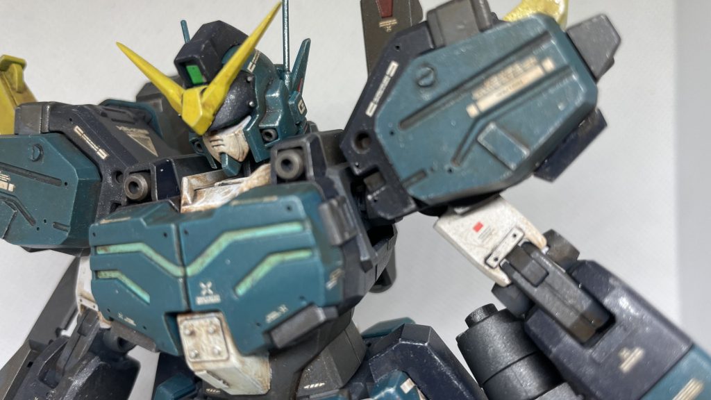 塗料は水性ホビーカラーを使っています。