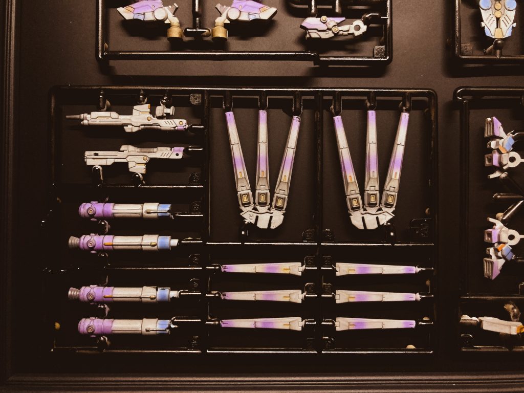 ガンダム アーティファクト Hi-νガンダム 全塗装–2枚目/制作者：@Nekohige0511