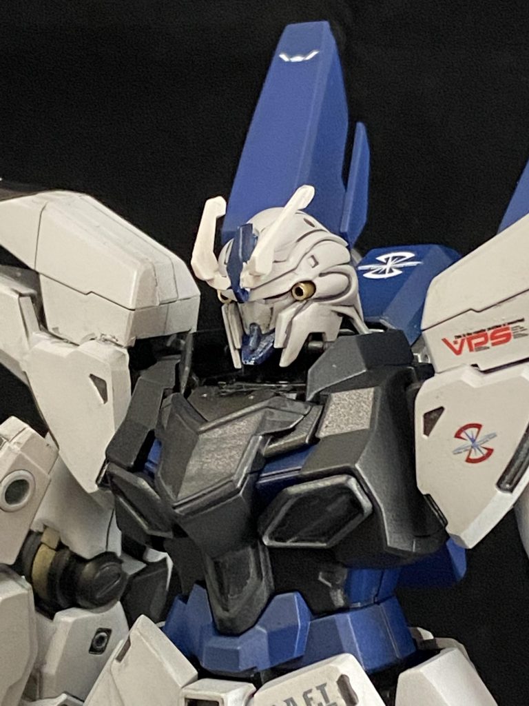 バストアップ頭部には連合軍のG兵器と、のちのミレニアムシリーズの過渡期のような意匠が見て取れる。