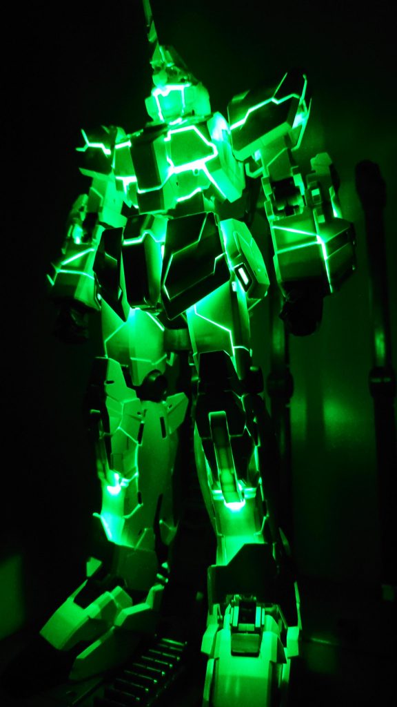 電気を消して緑電池の消耗が激しいのでダミー電池とACアダプターでコンセントから電源を取れるようにしてあります♪MGEXストフリはこちら↓https://gumpla.jp/mg/1897203