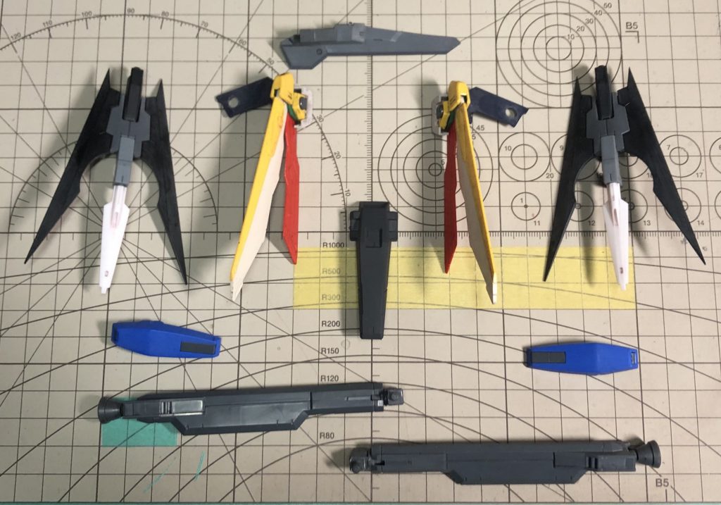 フルクロス装甲の塗装前はこんな感じです。