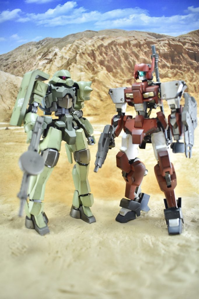 最近やっと完成した俺流鉄血版ザクと合わせて…