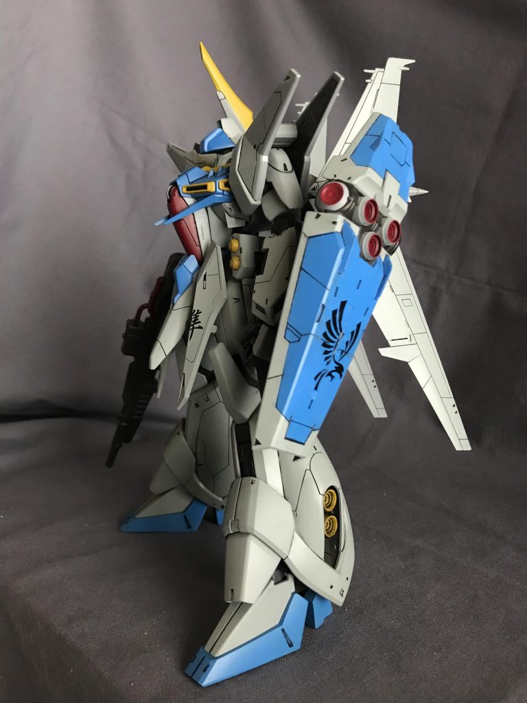 「横から見るとバウに見える」ってポイントもちゃっかりおさえてます。