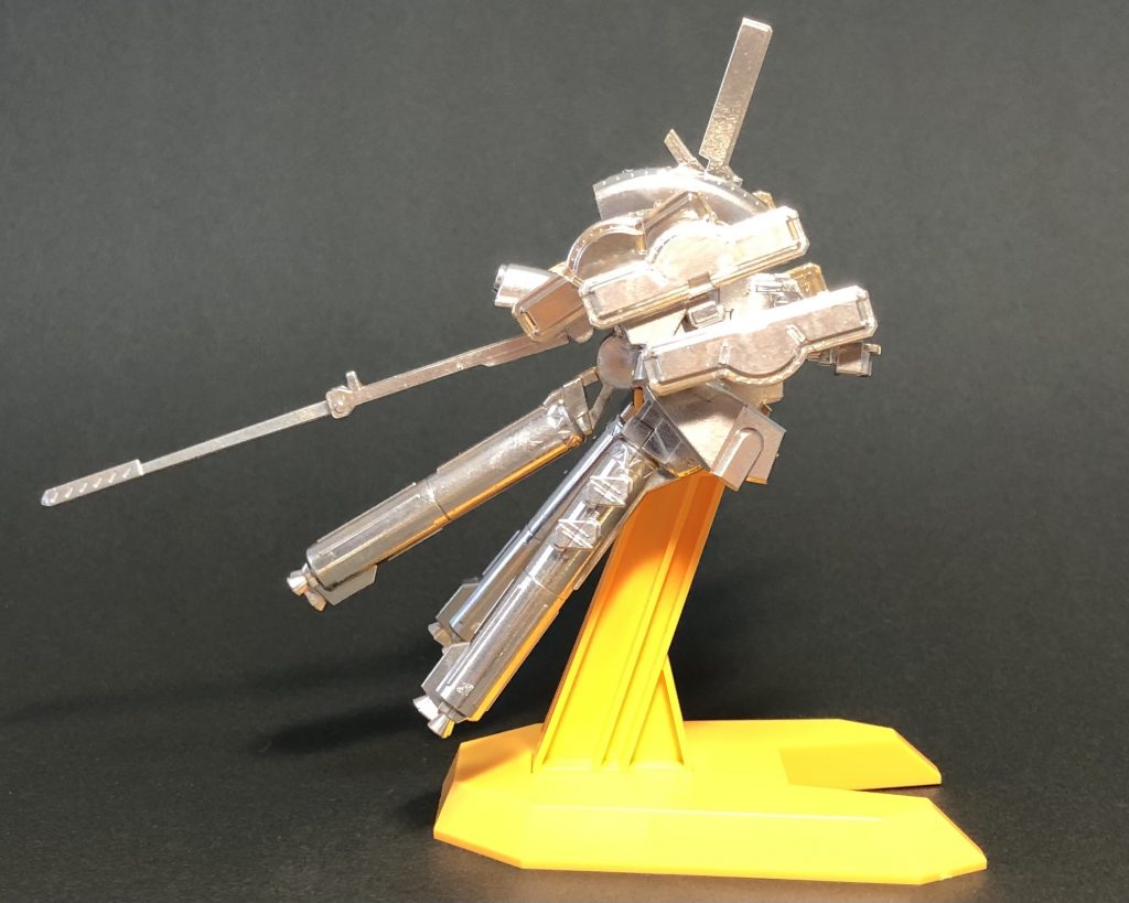 サイドショット。(しかし、見れば見るほど奇抜なデザインですな...🧐ムムム)