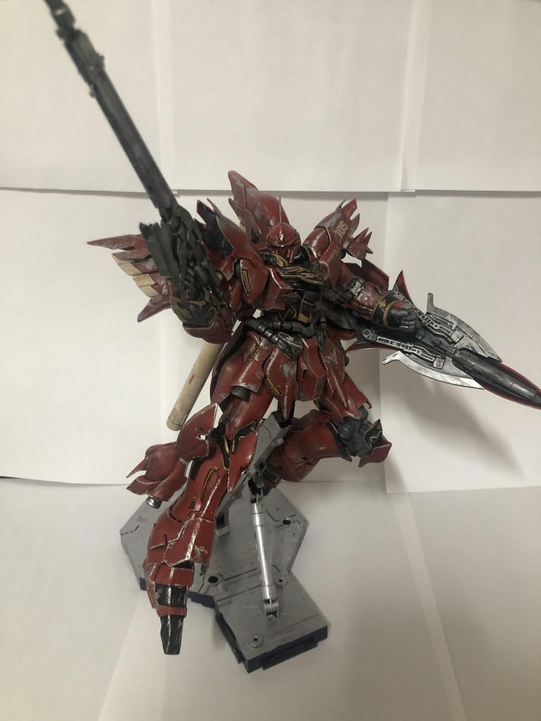 ビームライフルのポージング2です。足のバーニアも展開して、非常に簡単にカッコいいポージングができるのがいいですね。次はMGユニコーンガンダムを作ろうと思います。