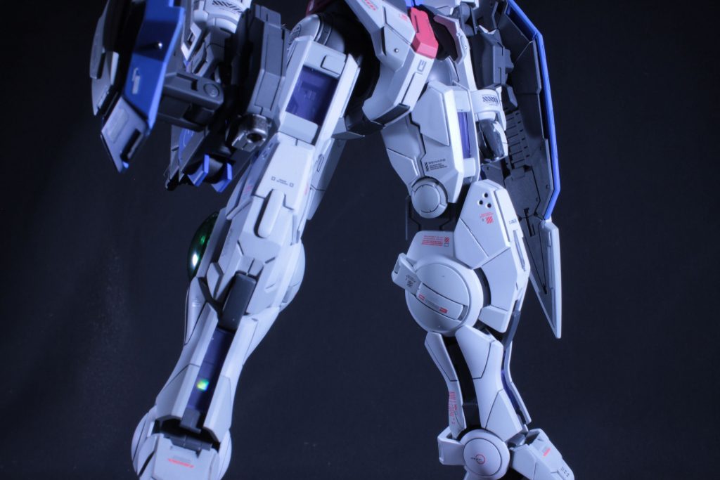 排気穴は1mmピンバイスにて開口。スケール等一切使わず完全にフリーハンドでやりました ええ私が殺りました😑