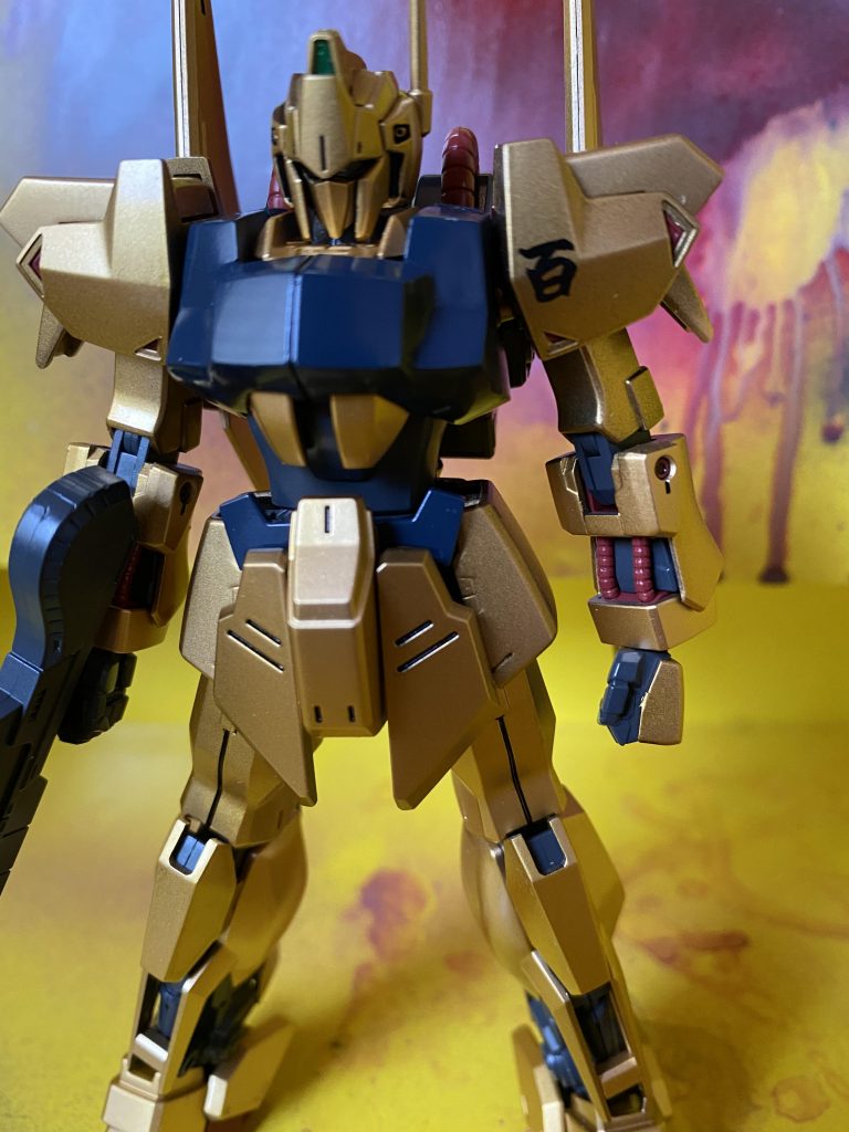 今回、胴体とふくらはぎの外側を太らせています。最大のポイントは百の字をエナメルブラックで描きました。ただ、左右同じに描けないので片側のみです。