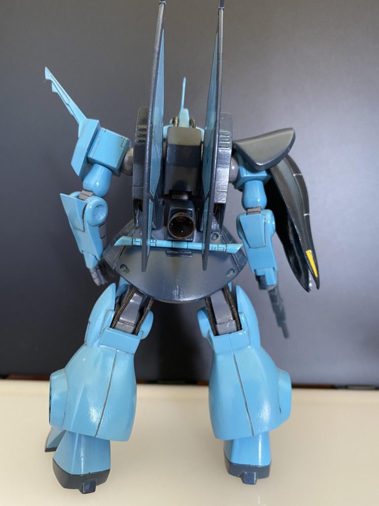 頭部と腿にあるケーブルはウェーブ製のチェーンを使用しています。