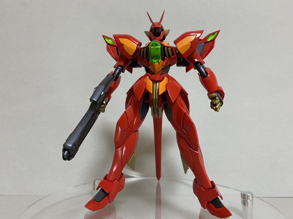 見上げる感じで今回はガンダムベースの展示に向けて作ったので強度を上げるために可動は最小限になってます