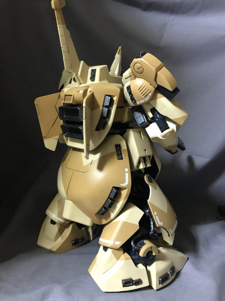 後ろ姿。とにかく、いろんなものがデカいです（笑）