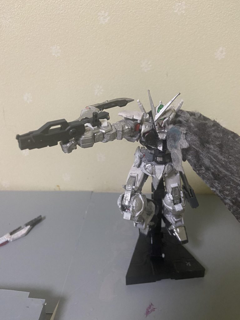 ビームガン小型の射撃武装、ビームソードと同じ理由で新たに装備された取り回しがよくパイロットも気に入っている模様。