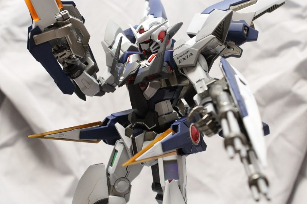 GNビット射出体制。塗装がはがれないかハラハラしながらのポージングです。