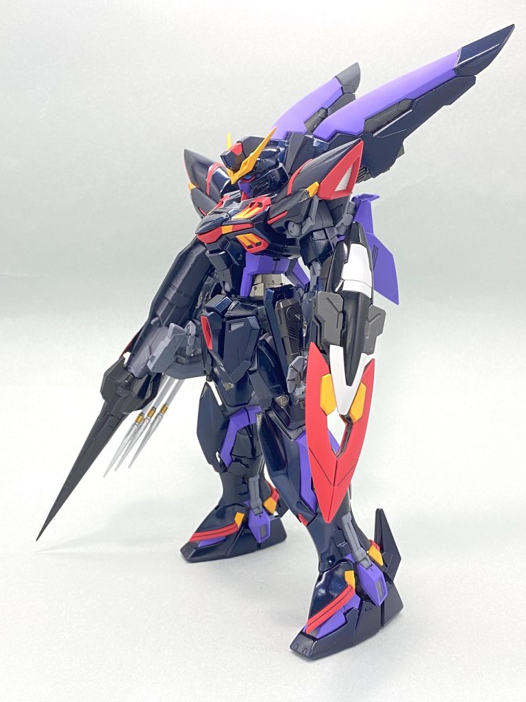 左手はEWワルツ拡張セットのデスサイズ用ホーネットをバスターシールドとして取り付けれるように加工して装着しました。