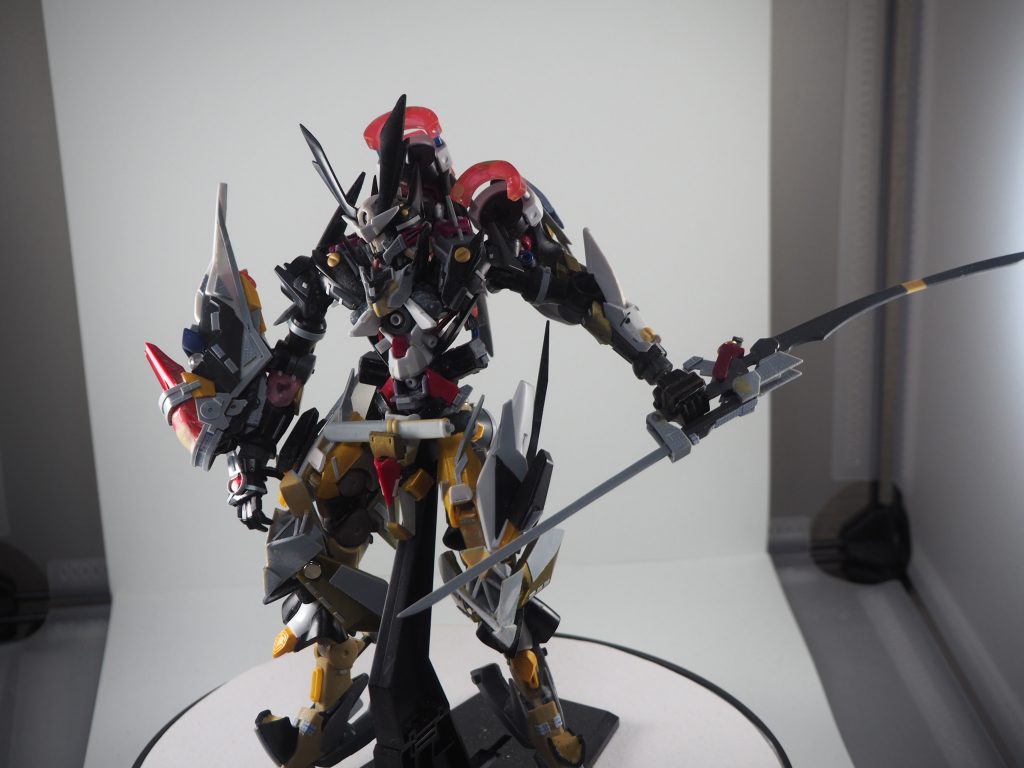 肘や脇、足先など少しフラッグ、GNフラッグを意識した。制作工程1で話した。エネミーがpso2NGSに出てくる「ブジン」っていうエネミーなんだけどちょっと太ももあたり似せにいった。膝はダイナソルジャーに似せにいった。