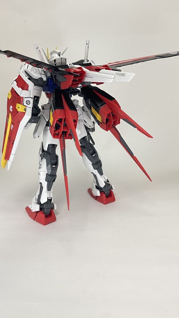 内部のパイプ部分や、シャフト部分をゴールドやシャインシルバーで塗装しています。上からカバーを掛けて見えない部分もありますが隙間からチラッと見ることができます。エッチですね。