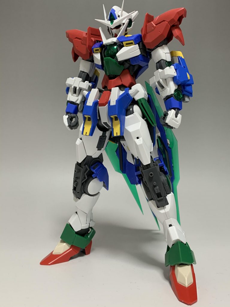 本体のシルエットに関しては当初の構想から大きく変わることは無かったですMGリナーシタのパーツを使用することで脚部を延長し、MGアヴァランチエクシアの増加パーツを使うことで強化形態感を出せるようにしてみました!肩アーマーはテスタメントを使用してます