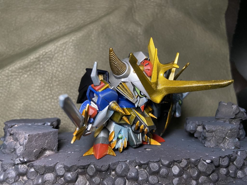 最もイメージが変わったのは、ツノの取り付け角度と肩の取り付け位置調整でした！多分に二次元の嘘が内在してそうだったので見せられるのはこの角度くらいまでです。笑