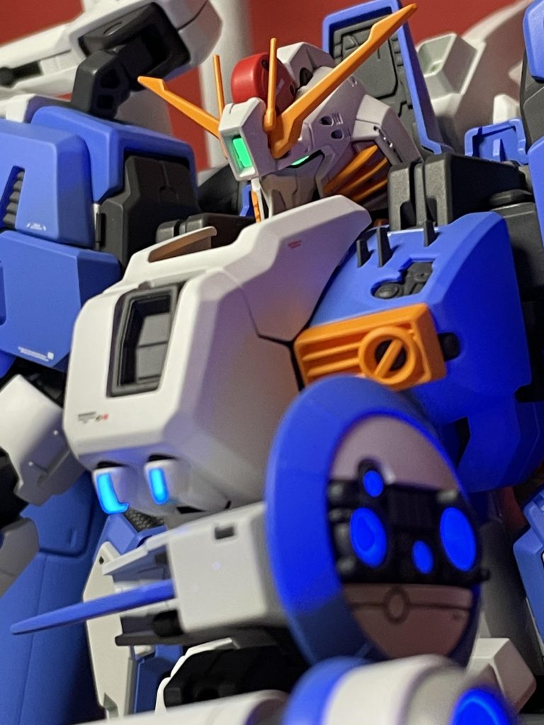 蛍光塗料を混ぜたのでブラックライトに反応します。