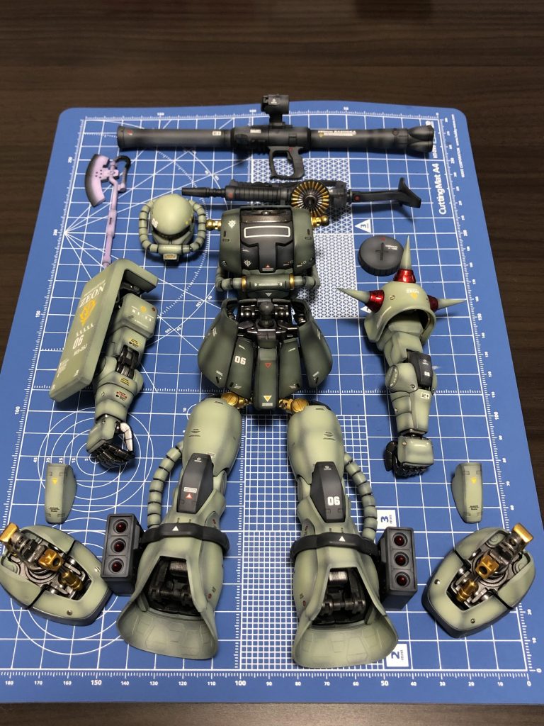 内部フレームに外装を組み付けた状態✨この状態で眺めているのも楽しい時間でした。足のシリンダー機構がかなりツボでした👍細かな所まで良く考えられている素晴らしいキットだと思いました🤗