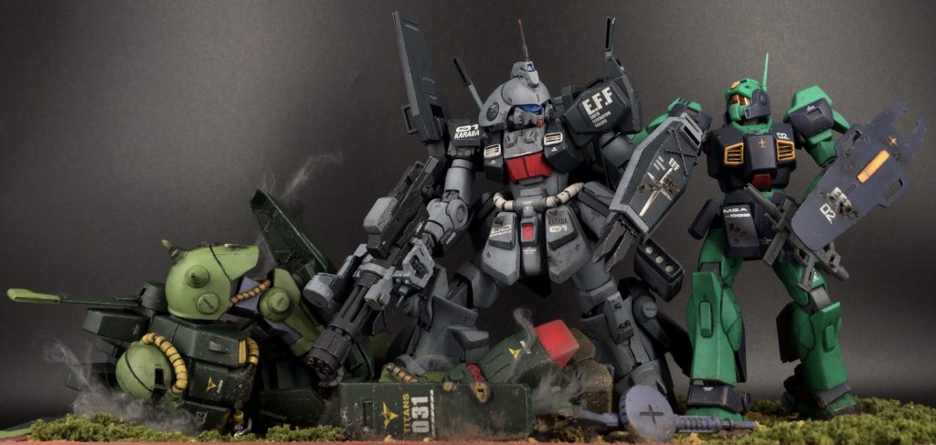 「何故止める！？俺は殺された奴らに代わって怨念返しをするだけだ！！」Zガンダム本編でのジェリド中尉の台詞をオマージュした台詞です。Zガンダム劇中でティターンズ側が行おうとした怨念返しを逆にやり返されるという皮肉を込めたテーマで作ってます。ジオン残党狩り部隊だったティターンズが逆に残党になって狩られる立場になる皮肉も込めてます。（副題のレムナントハントとは残党狩りの意味です）倒れてるハイザックやハイザックの腕やシールドは地面にぶっ倒れたはずなので地面にぶつかって飛び散ったはずの泥汚れをところどころに付けてあります。