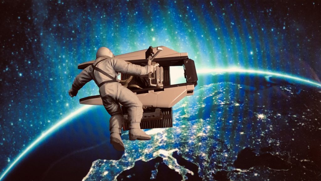 俺はつかの間、目の前の曙光に心奪われ、また整備済みマシンを戦場へと送り出す。