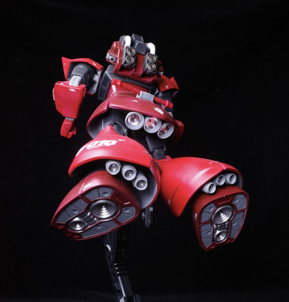 高機動型感をさらに出すためバーニア類はキットのは使わず他のバーニアパーツやプラパイプに置き変えました。