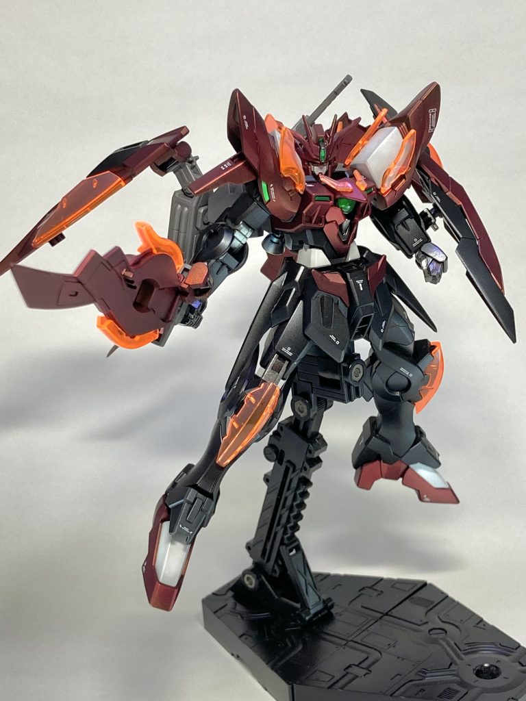 抜刀ポーズもカッコいい。改造はほとんど行なっておらず、手首を次元ビルドナックルに交換したくらいです。